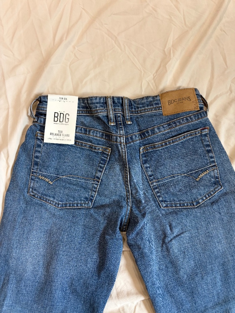 BDG Teo Relaxed Low-Rise Bootcut Jeans Alberta wash